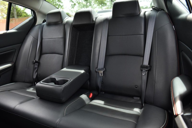 Nissan Altima Vehicle Image 22