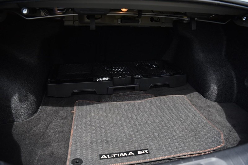 Nissan Altima Vehicle Image 24