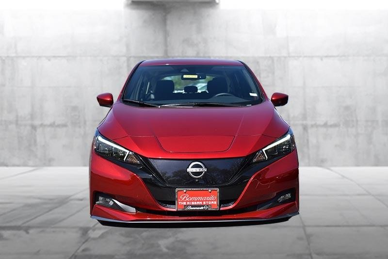 Nissan LEAF Vehicle Image 04