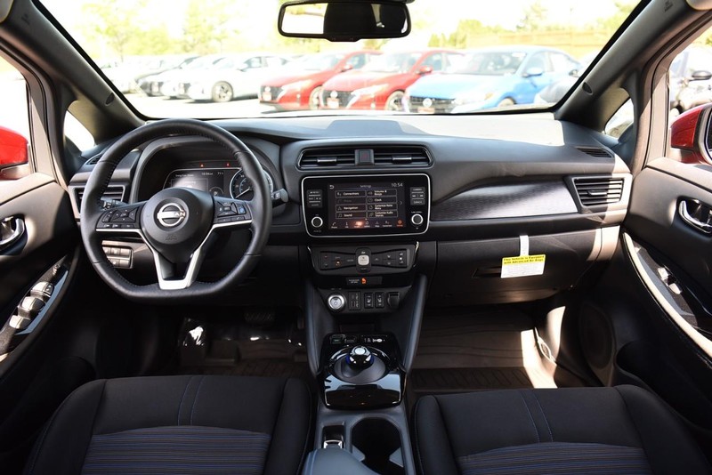 Nissan LEAF Vehicle Image 08