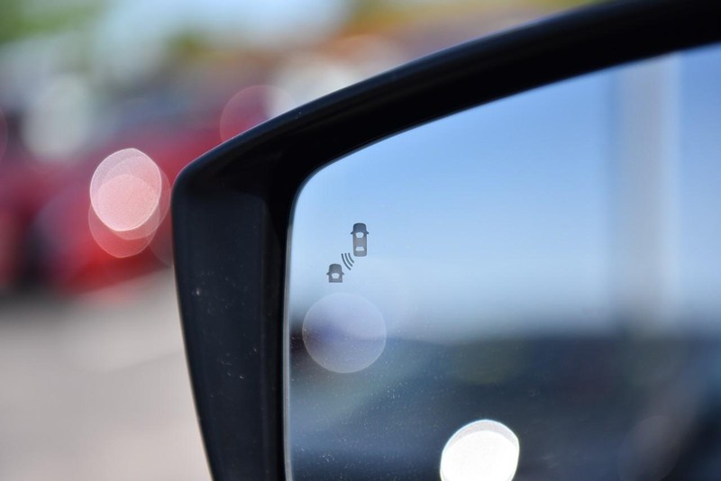Nissan LEAF Vehicle Image 10