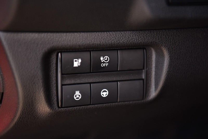 Nissan LEAF Vehicle Image 11