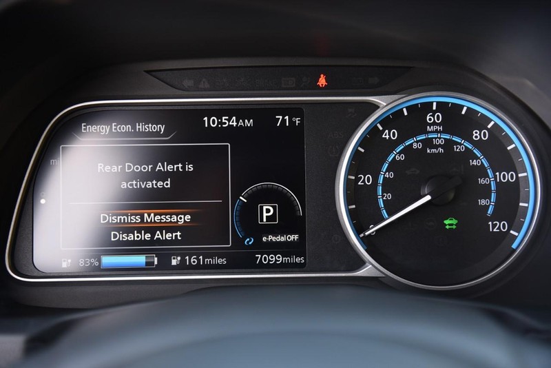 Nissan LEAF Vehicle Image 12