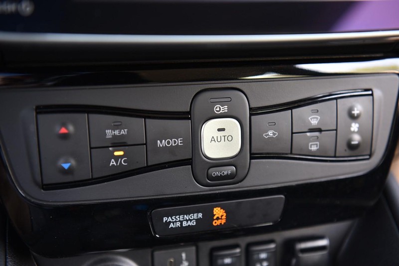 Nissan LEAF Vehicle Image 15