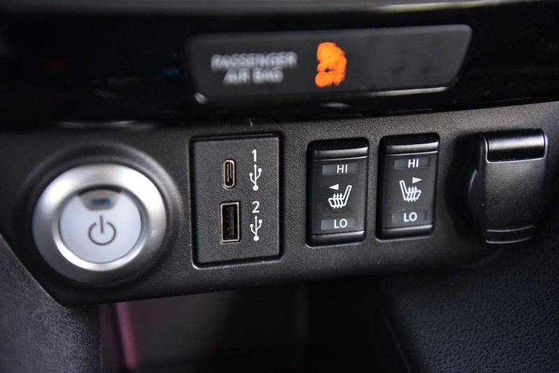 Nissan LEAF Vehicle Image 16