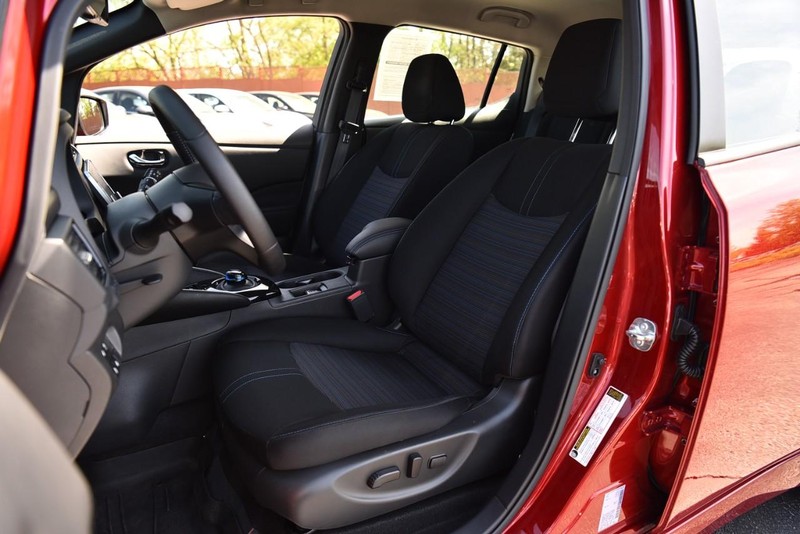 Nissan LEAF Vehicle Image 19