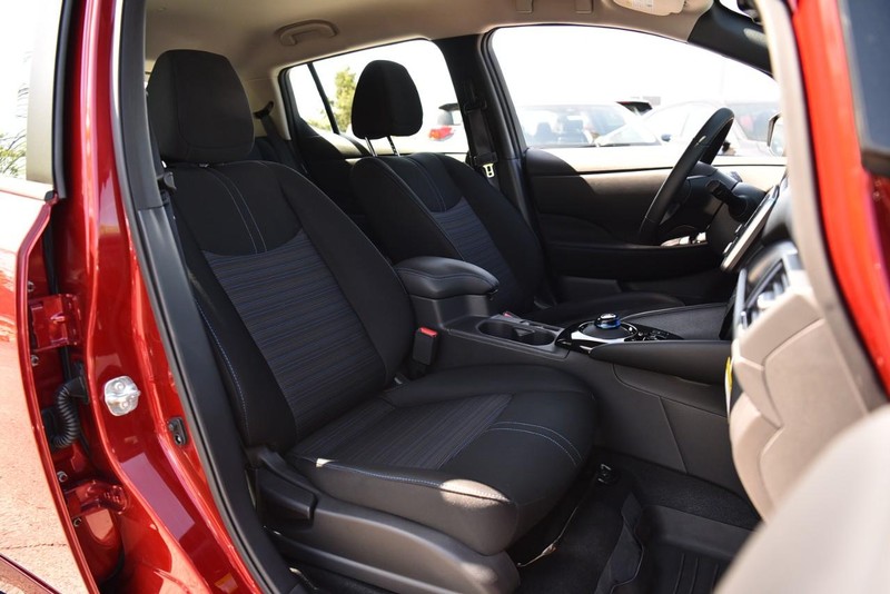 Nissan LEAF Vehicle Image 20