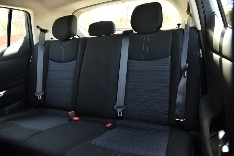 Nissan LEAF Vehicle Image 21
