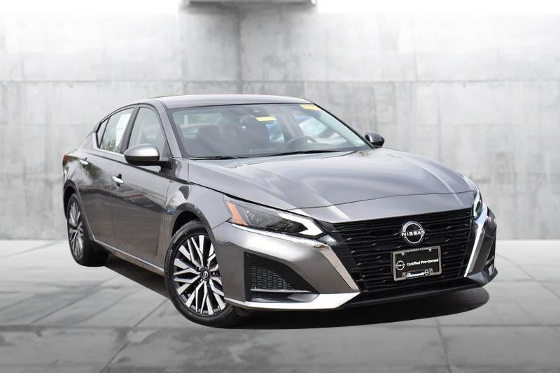 Nissan Altima Vehicle Image 02