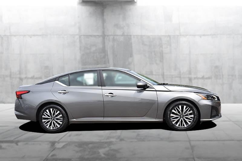 Nissan Altima Vehicle Image 05