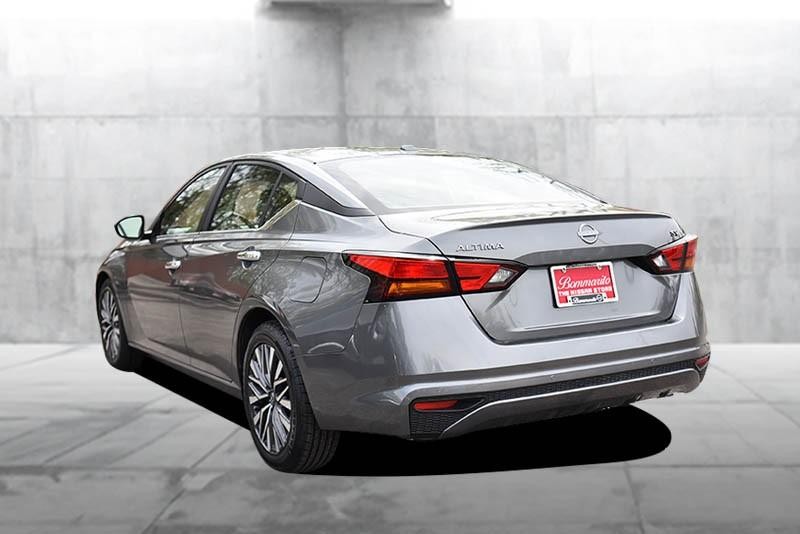 Nissan Altima Vehicle Image 07