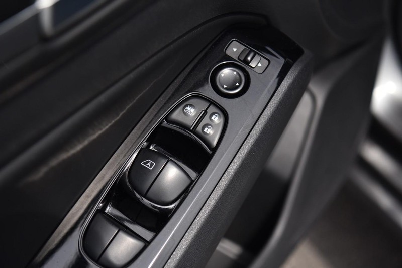 Nissan Altima Vehicle Image 09