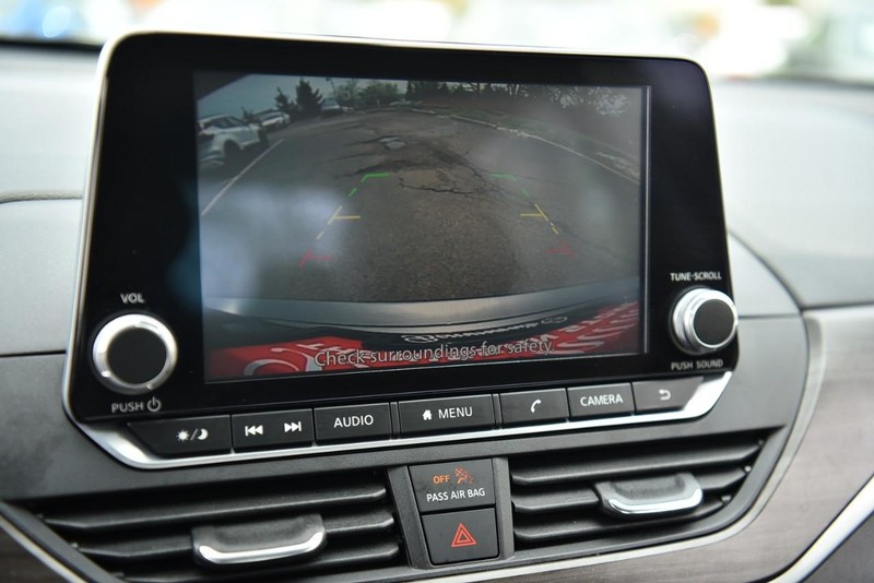 Nissan Altima Vehicle Image 13