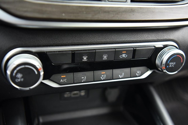Nissan Altima Vehicle Image 14