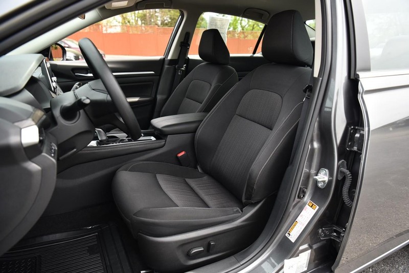 Nissan Altima Vehicle Image 19