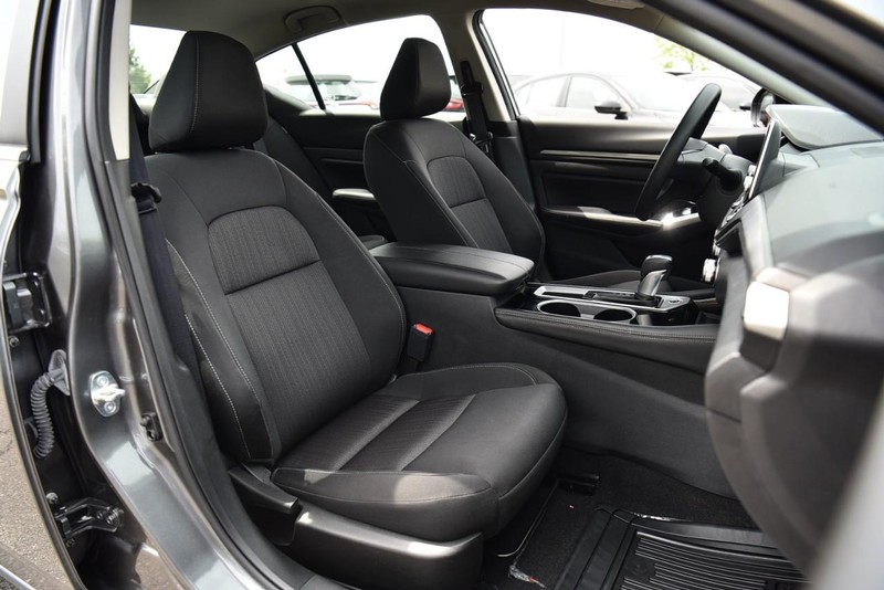 Nissan Altima Vehicle Image 20