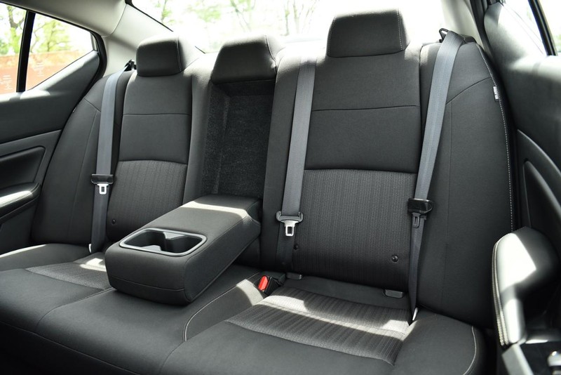 Nissan Altima Vehicle Image 21