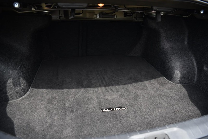Nissan Altima Vehicle Image 23