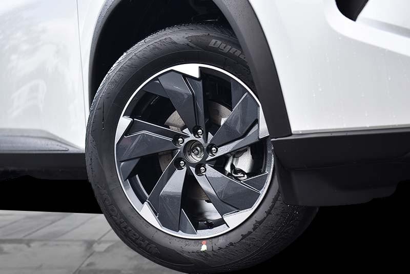 Nissan Rogue Vehicle Image 03