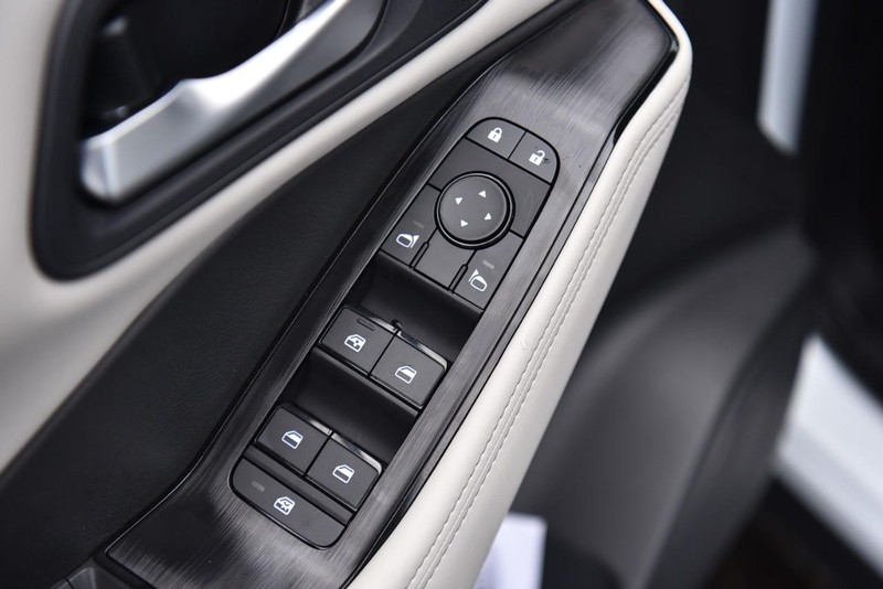 Nissan Rogue Vehicle Image 09