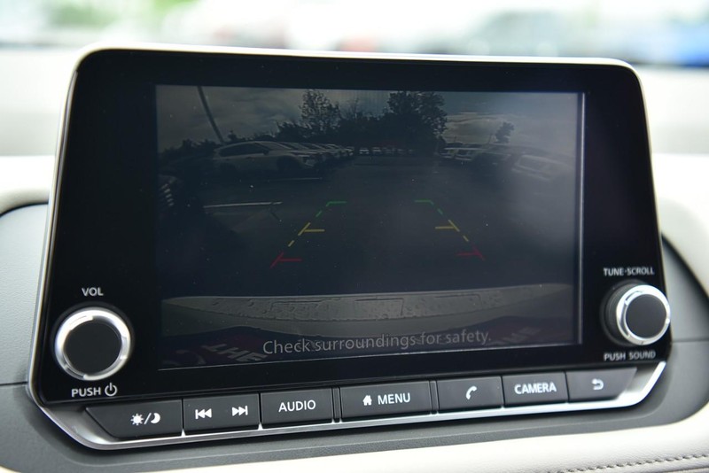 Nissan Rogue Vehicle Image 13