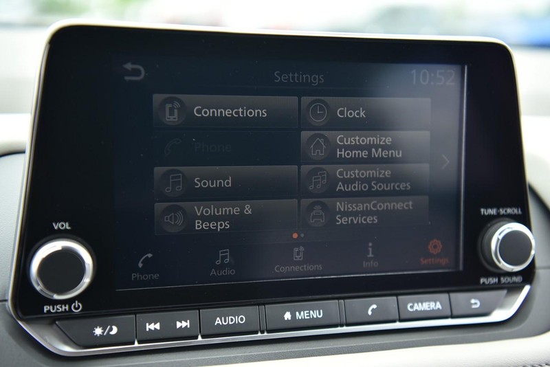 Nissan Rogue Vehicle Image 14