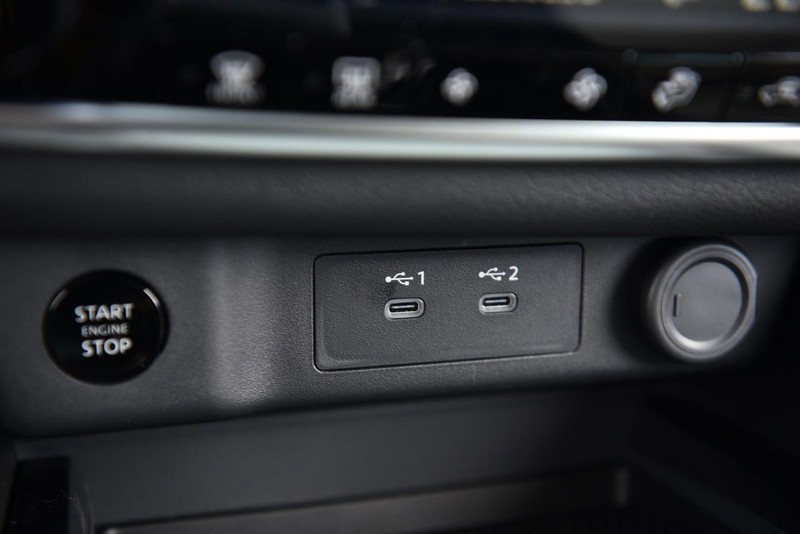Nissan Rogue Vehicle Image 16