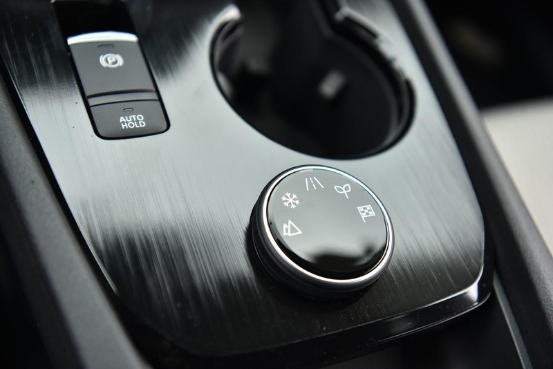 Nissan Rogue Vehicle Image 17
