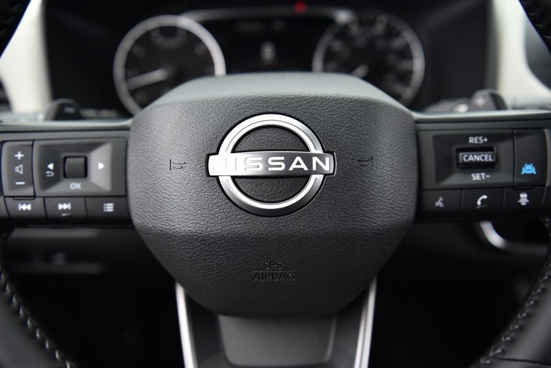 Nissan Rogue Vehicle Image 18