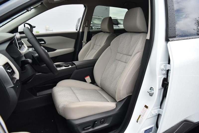 Nissan Rogue Vehicle Image 19