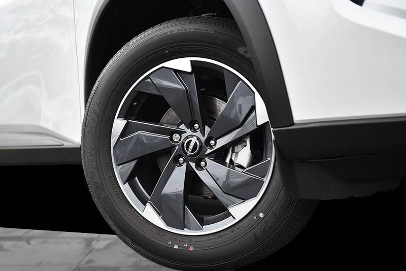 Nissan Rogue Vehicle Image 03