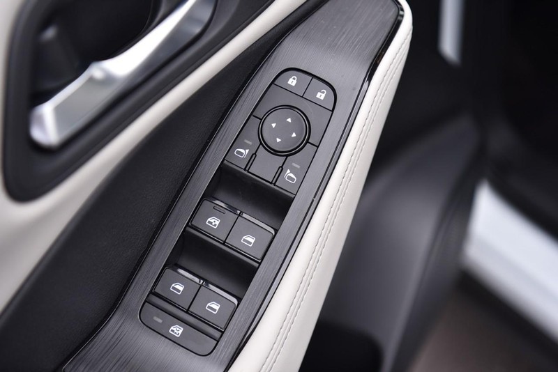 Nissan Rogue Vehicle Image 09