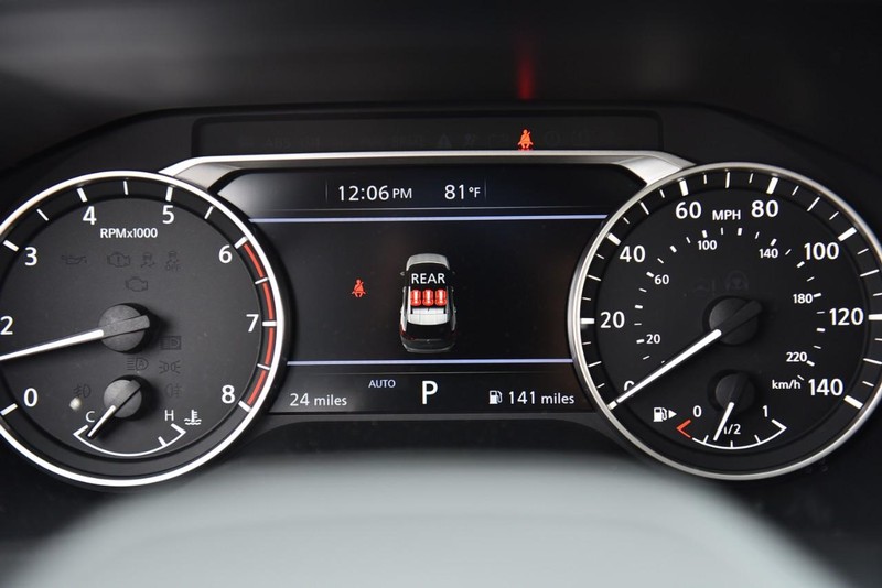 Nissan Rogue Vehicle Image 12