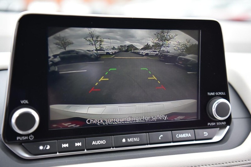 Nissan Rogue Vehicle Image 13