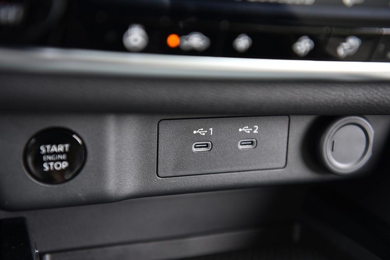 Nissan Rogue Vehicle Image 16