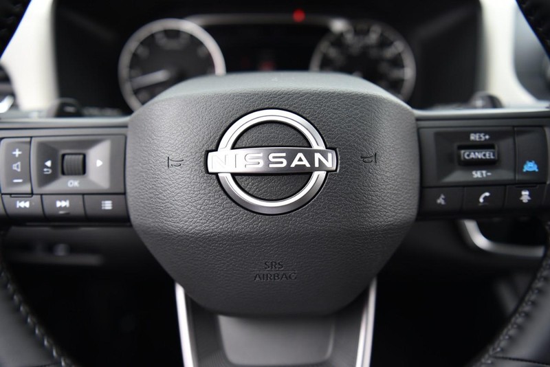Nissan Rogue Vehicle Image 18
