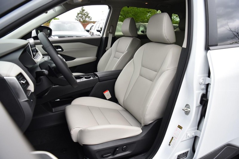 Nissan Rogue Vehicle Image 19