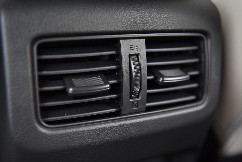Nissan Rogue Vehicle Image 23