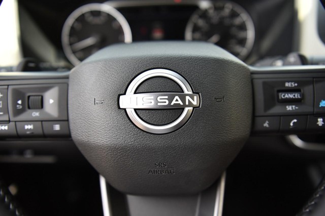 Nissan Rogue Vehicle Image 18