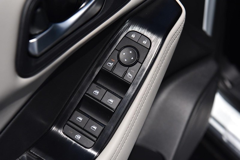 Nissan Rogue Vehicle Image 09