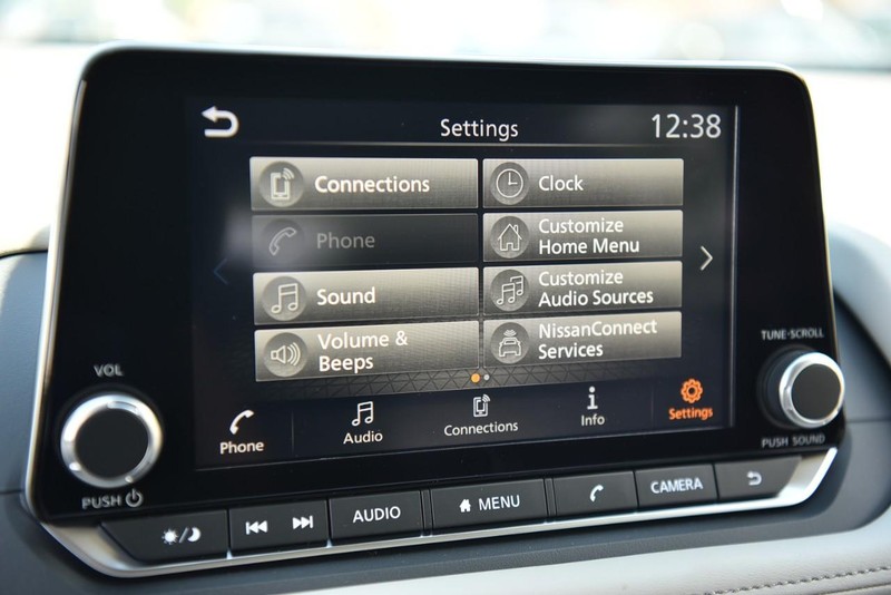 Nissan Rogue Vehicle Image 14