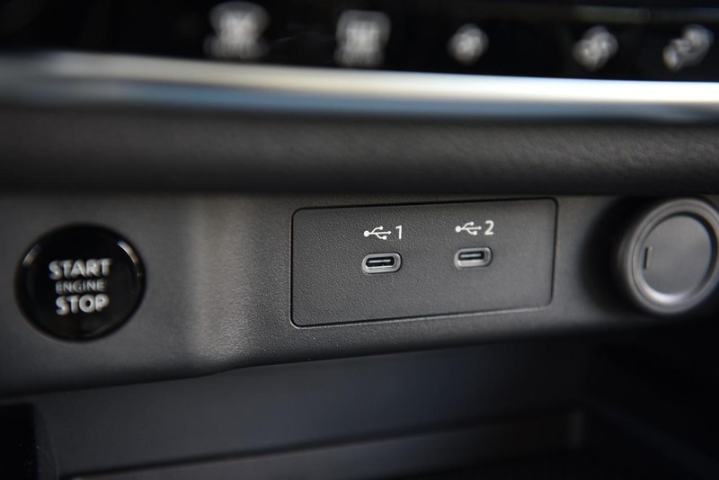Nissan Rogue Vehicle Image 16