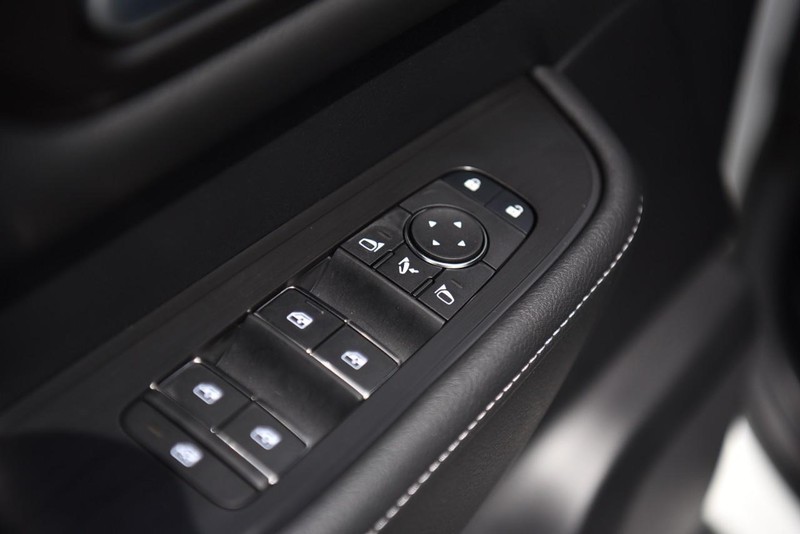 Nissan Armada Vehicle Image 09