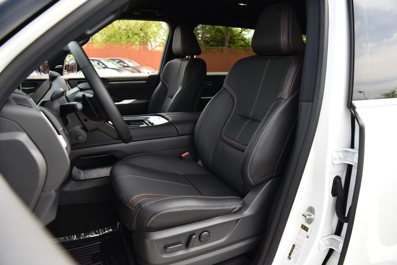 Nissan Armada Vehicle Image 25