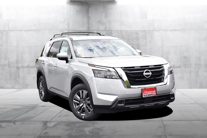 Nissan Pathfinder Vehicle Full-screen Gallery Image 2