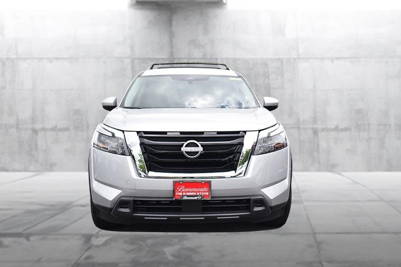 Nissan Pathfinder Vehicle Image 04