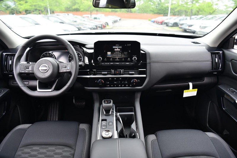 Nissan Pathfinder Vehicle Image 08