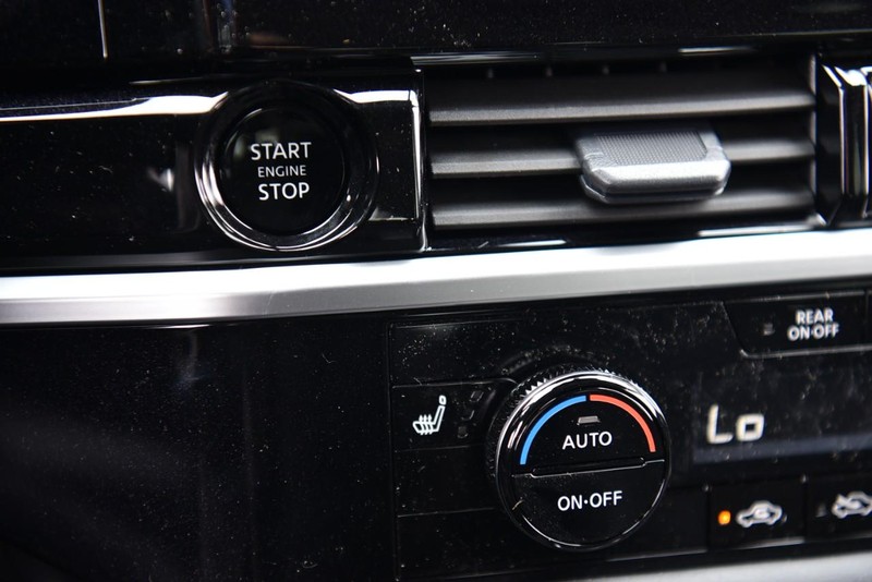 Nissan Pathfinder Vehicle Image 15