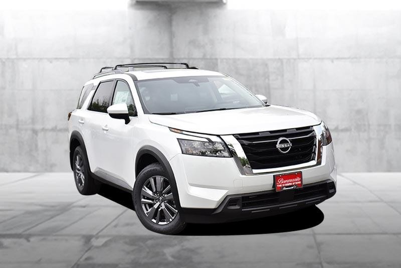 Nissan Pathfinder Vehicle Image 02