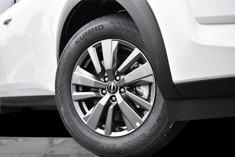Nissan Pathfinder Vehicle Image 03
